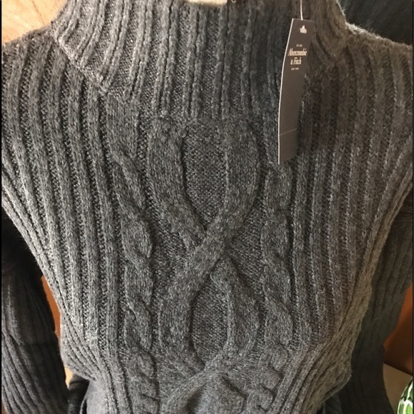 NWT Abercrombie & Fitch Gray Boxy Cable Sweater S - Picture 3 of 5